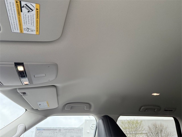 Nissan Armada Vehicle Full-screen Gallery Image 28