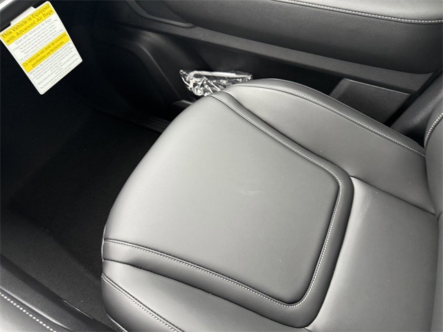 Nissan Armada Vehicle Full-screen Gallery Image 29