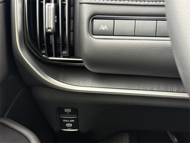 Nissan Armada Vehicle Full-screen Gallery Image 31