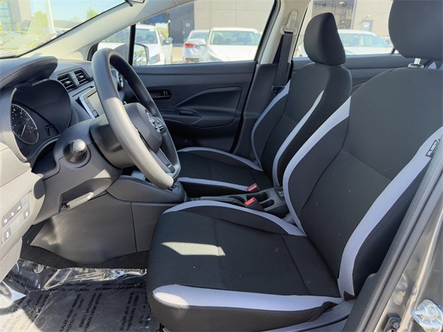 Nissan Versa Vehicle Full-screen Gallery Image 12