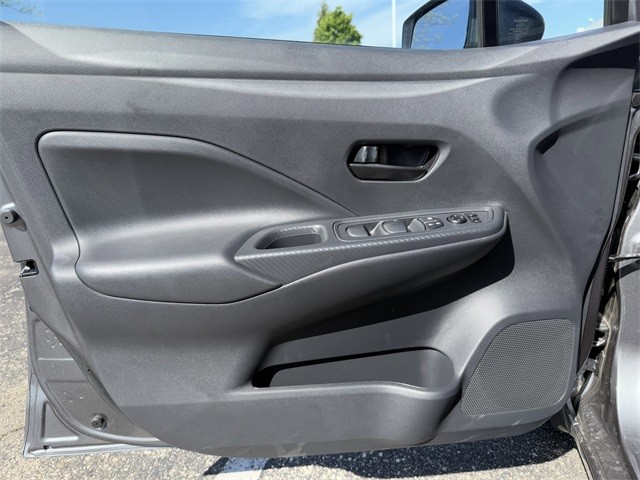 Nissan Versa Vehicle Full-screen Gallery Image 13