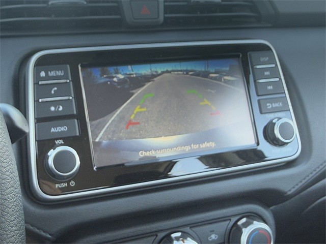 Nissan Versa Vehicle Full-screen Gallery Image 20