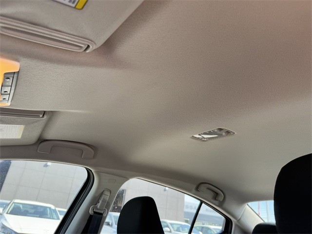 Nissan Versa Vehicle Full-screen Gallery Image 27