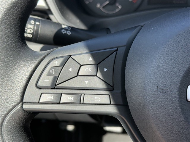 Nissan Altima Vehicle Full-screen Gallery Image 15