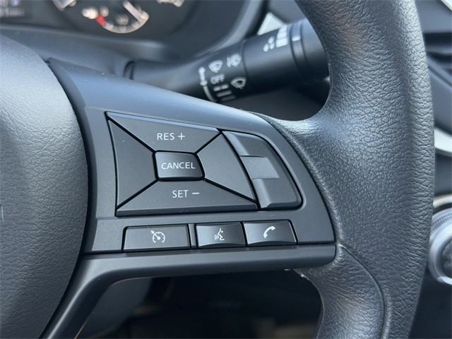 Nissan Altima Vehicle Full-screen Gallery Image 16