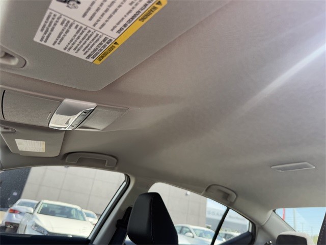 Nissan Altima Vehicle Full-screen Gallery Image 27