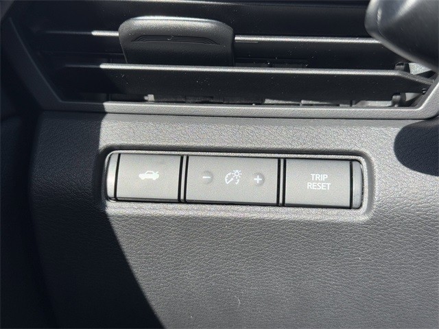 Nissan Altima Vehicle Full-screen Gallery Image 30