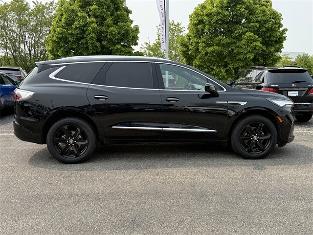 Buick Enclave Vehicle Full-screen Gallery Image 4
