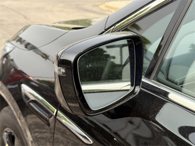 Buick Enclave Vehicle Full-screen Gallery Image 10