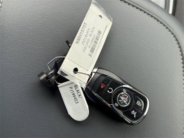 Buick Enclave Vehicle Full-screen Gallery Image 11