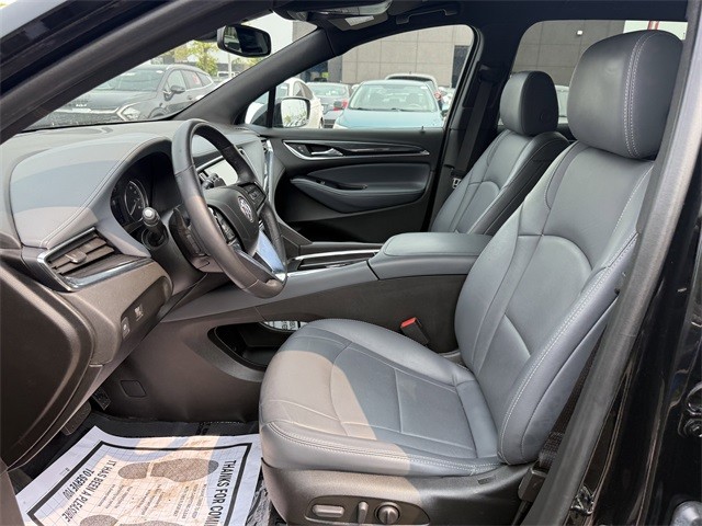 Buick Enclave Vehicle Full-screen Gallery Image 12