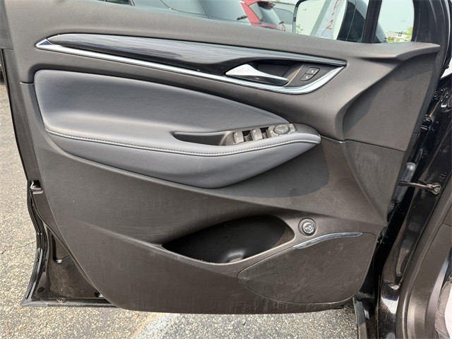 Buick Enclave Vehicle Full-screen Gallery Image 13