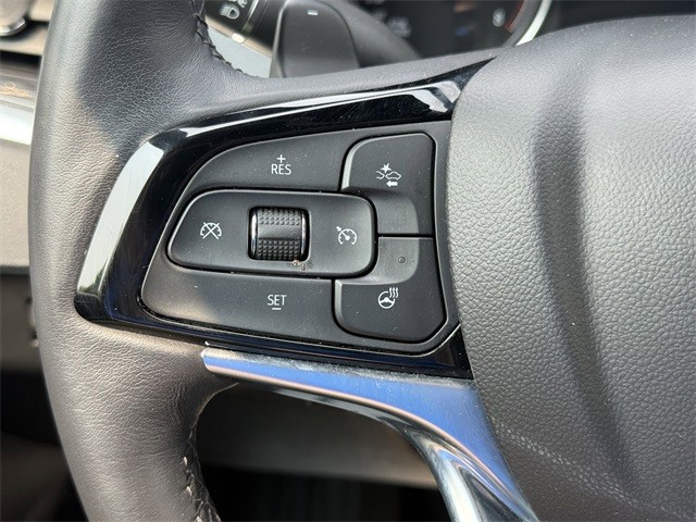 Buick Enclave Vehicle Full-screen Gallery Image 15