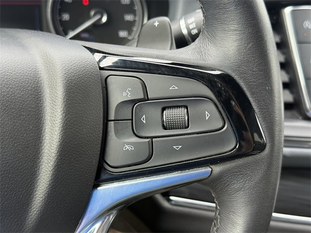 Buick Enclave Vehicle Full-screen Gallery Image 16