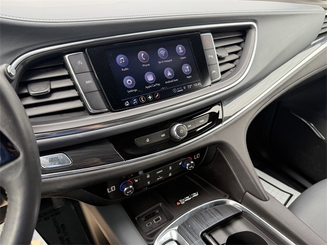 Buick Enclave Vehicle Full-screen Gallery Image 21