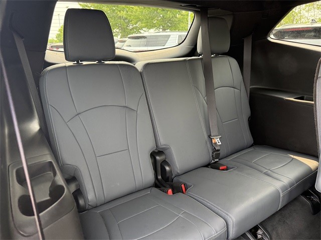 Buick Enclave Vehicle Full-screen Gallery Image 25