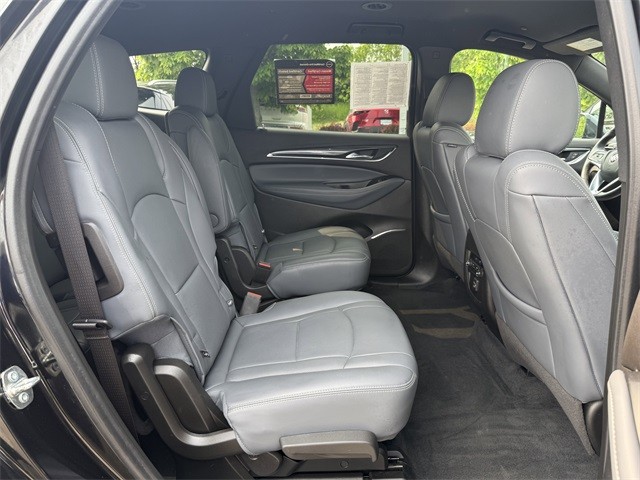 Buick Enclave Vehicle Full-screen Gallery Image 26