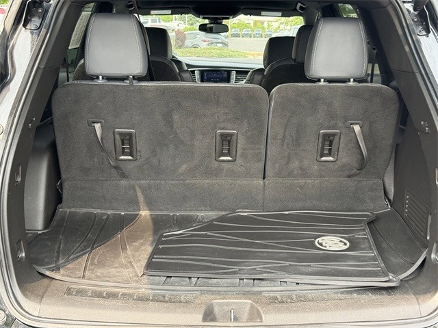 Buick Enclave Vehicle Full-screen Gallery Image 27