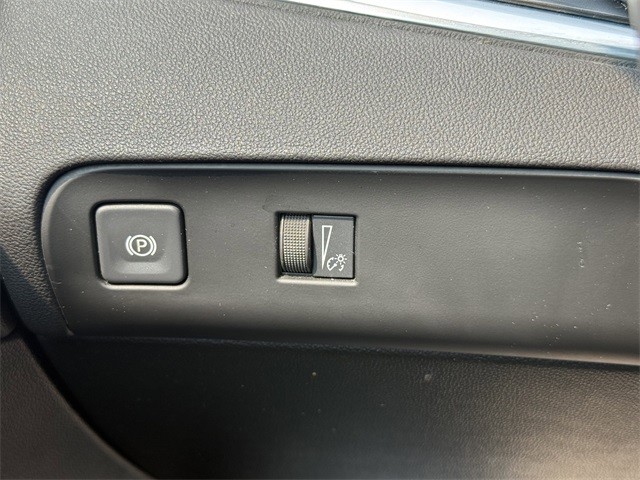 Buick Enclave Vehicle Full-screen Gallery Image 31