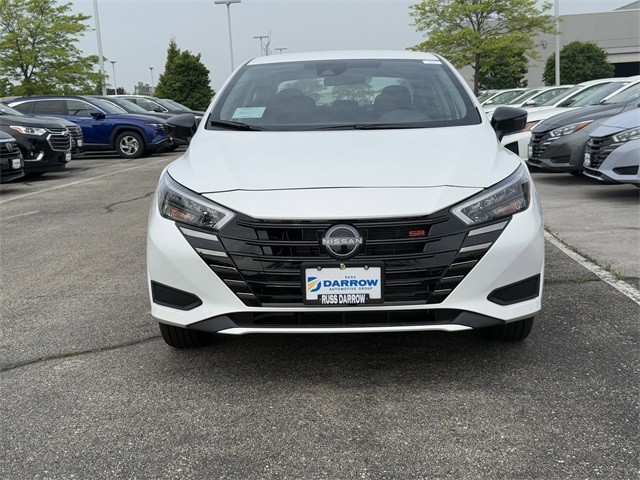 Nissan Versa Vehicle Full-screen Gallery Image 2