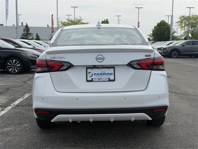 Nissan Versa Vehicle Full-screen Gallery Image 6