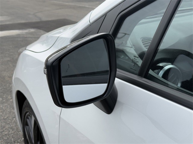 Nissan Versa Vehicle Full-screen Gallery Image 10