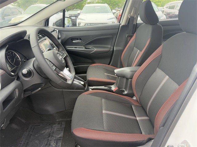 Nissan Versa Vehicle Full-screen Gallery Image 12