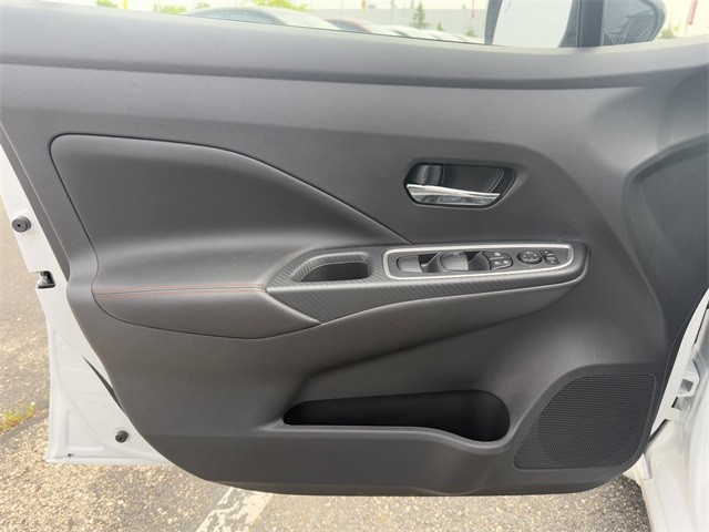 Nissan Versa Vehicle Full-screen Gallery Image 13