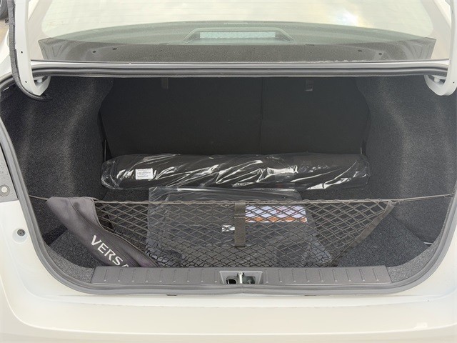 Nissan Versa Vehicle Full-screen Gallery Image 26