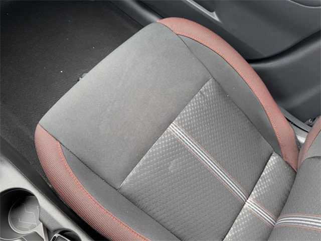 Nissan Versa Vehicle Full-screen Gallery Image 28