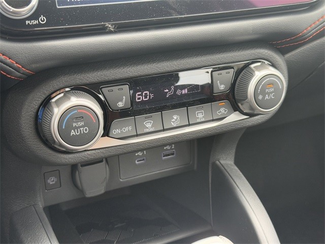 Nissan Versa Vehicle Full-screen Gallery Image 29