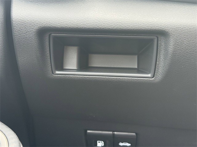 Nissan Versa Vehicle Full-screen Gallery Image 30