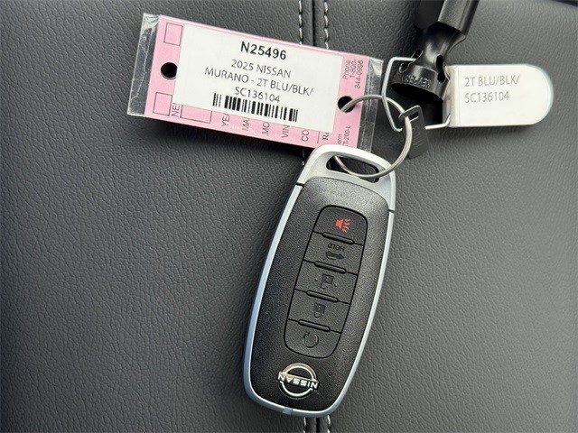 Nissan Murano Vehicle Full-screen Gallery Image 11