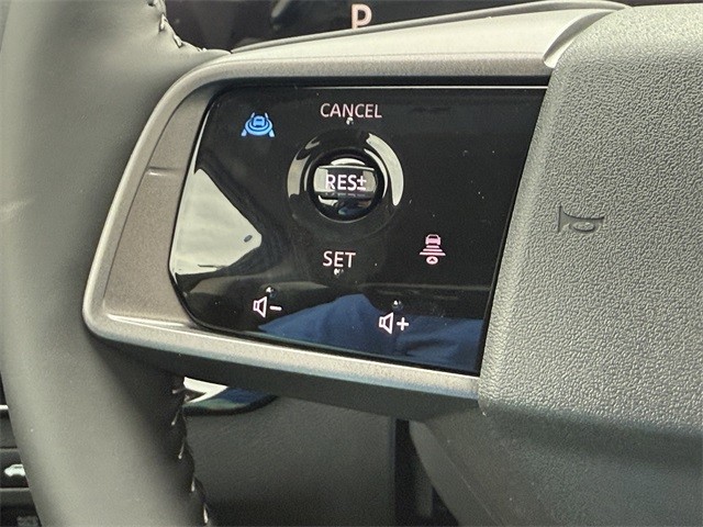 Nissan Murano Vehicle Full-screen Gallery Image 15