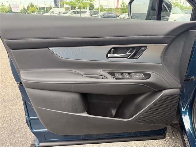 Nissan Murano Vehicle Full-screen Gallery Image 13