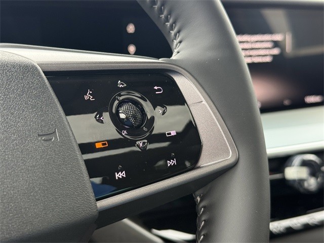 Nissan Murano Vehicle Full-screen Gallery Image 16