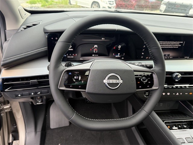 Nissan Murano Vehicle Full-screen Gallery Image 14