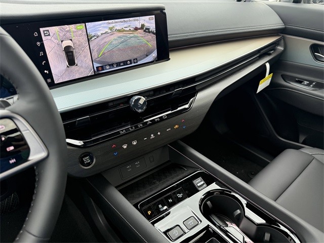 Nissan Murano Vehicle Full-screen Gallery Image 21