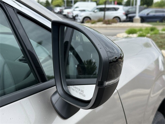 Nissan Murano Vehicle Full-screen Gallery Image 23