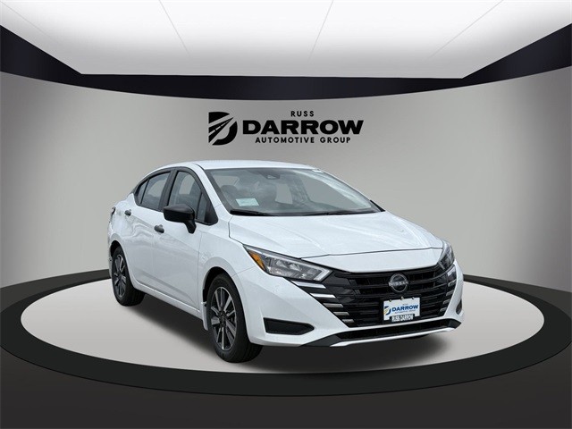 Nissan Versa Vehicle Full-screen Gallery Image 3