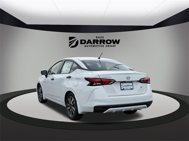 Nissan Versa Vehicle Full-screen Gallery Image 7