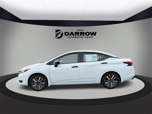 Nissan Versa Vehicle Full-screen Gallery Image 8