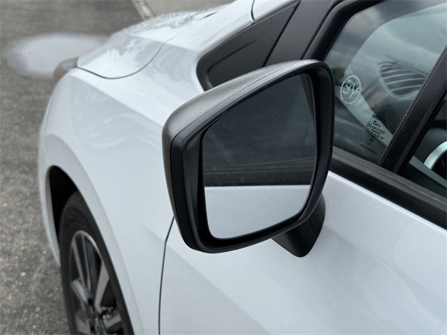 Nissan Versa Vehicle Full-screen Gallery Image 10