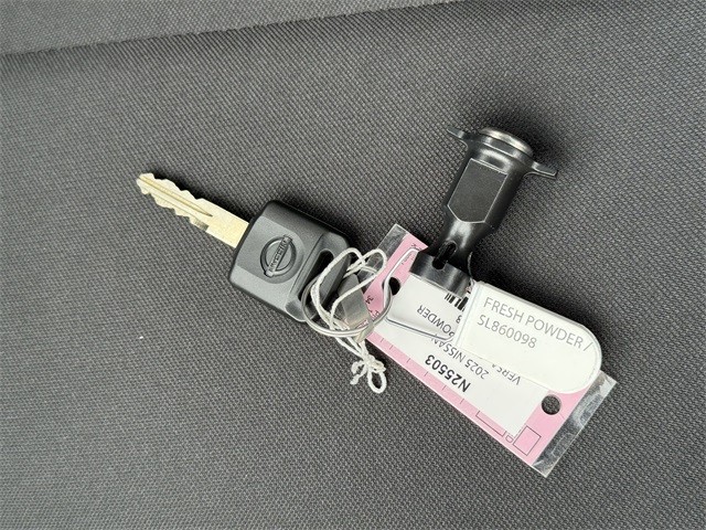 Nissan Versa Vehicle Full-screen Gallery Image 11