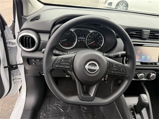 Nissan Versa Vehicle Full-screen Gallery Image 14