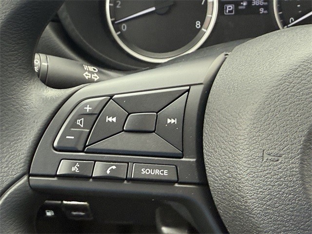 Nissan Versa Vehicle Full-screen Gallery Image 15