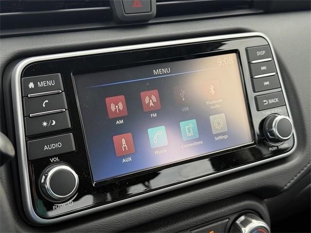 Nissan Versa Vehicle Full-screen Gallery Image 18