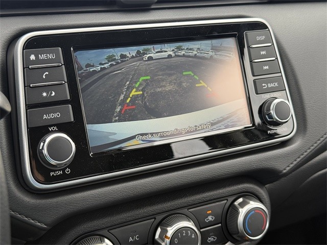 Nissan Versa Vehicle Full-screen Gallery Image 20