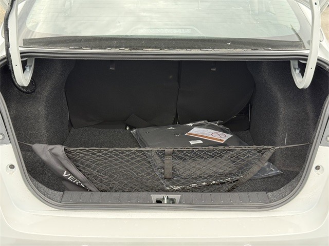 Nissan Versa Vehicle Full-screen Gallery Image 26