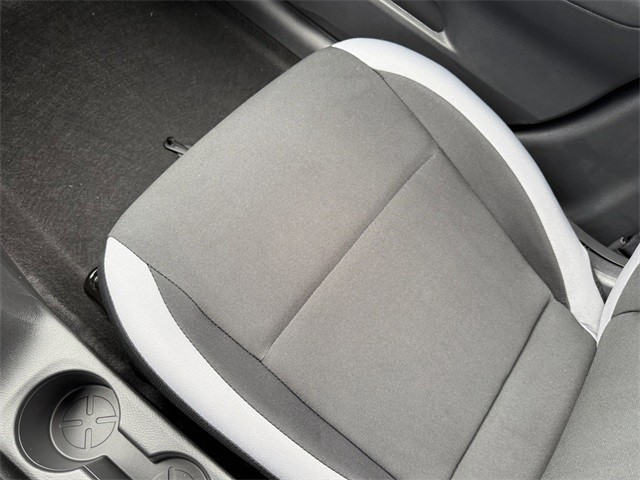 Nissan Versa Vehicle Full-screen Gallery Image 28